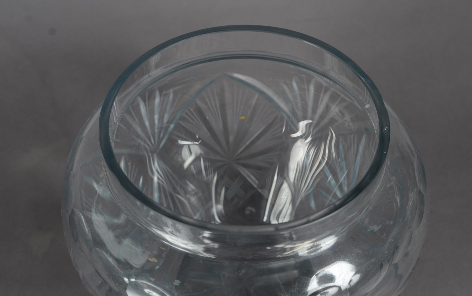 Poncheira com 6 canecas e concha de cristal. Mínimos bicados. - foto 6 de 9
