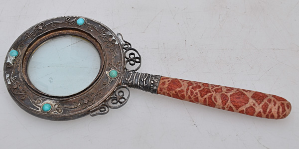 Lupa de prata, 18 cm.