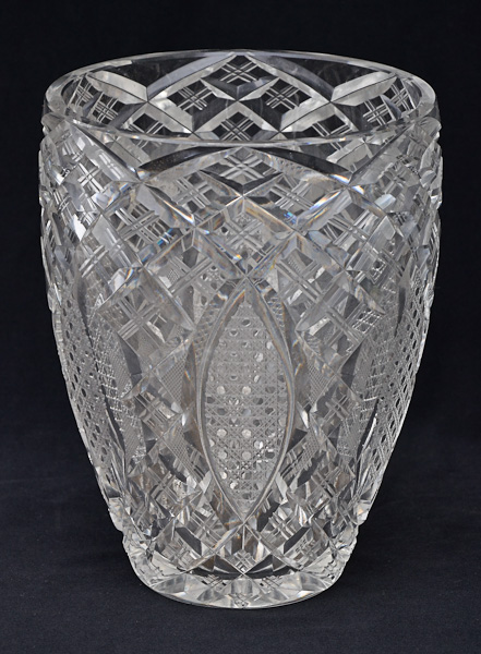Vaso de cristal tcheco lapidado, alt. 20 cm.