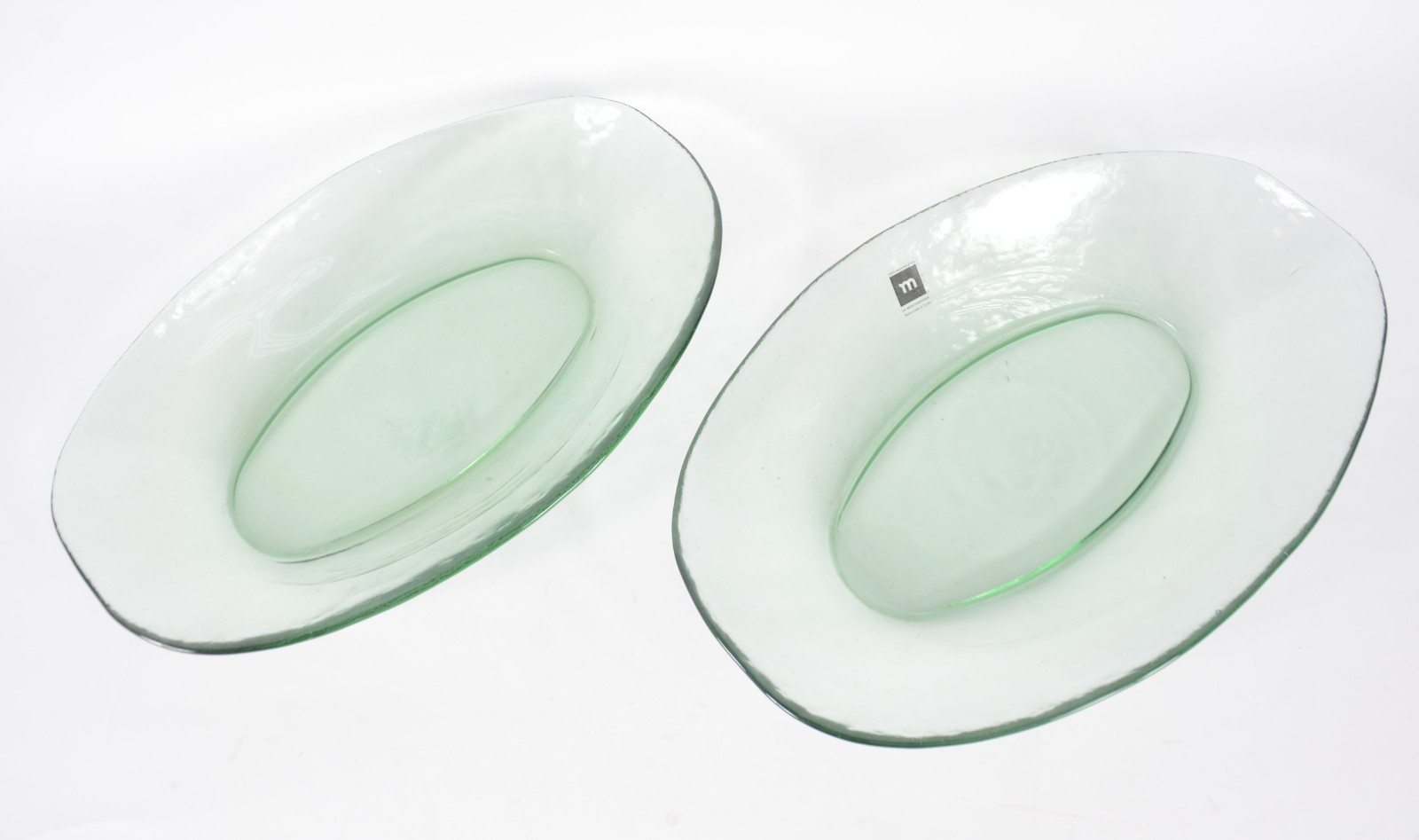 Duas travessas de vidro verde espanhol. - foto 4 de 5