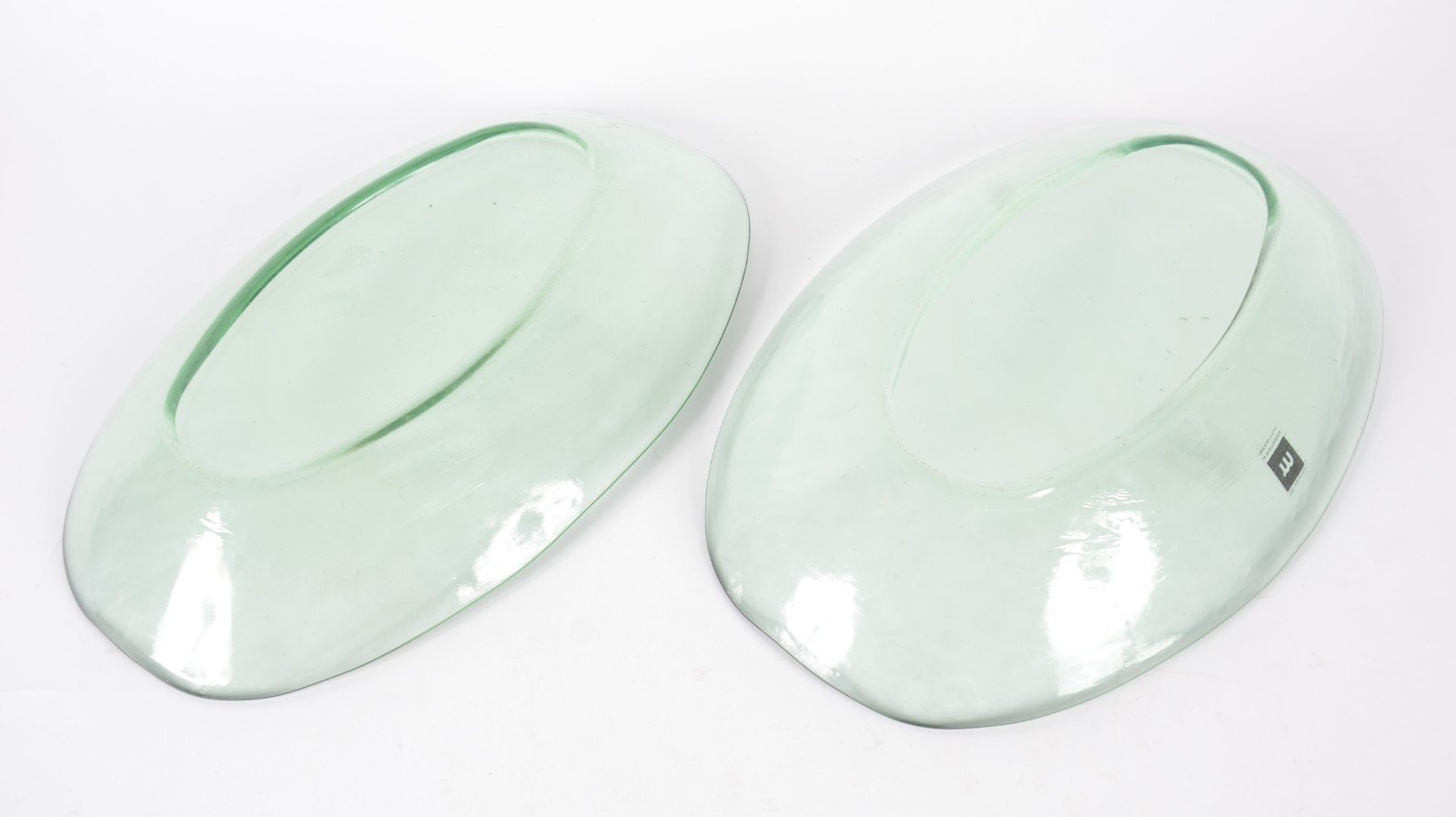 Duas travessas de vidro verde espanhol. - foto 5 de 5