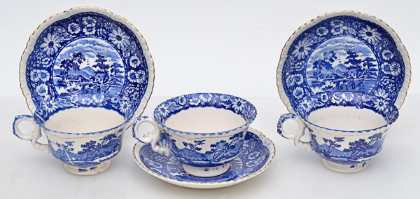 Conjunto com tres xícaras de chá com pires de porcelana oriental azul...