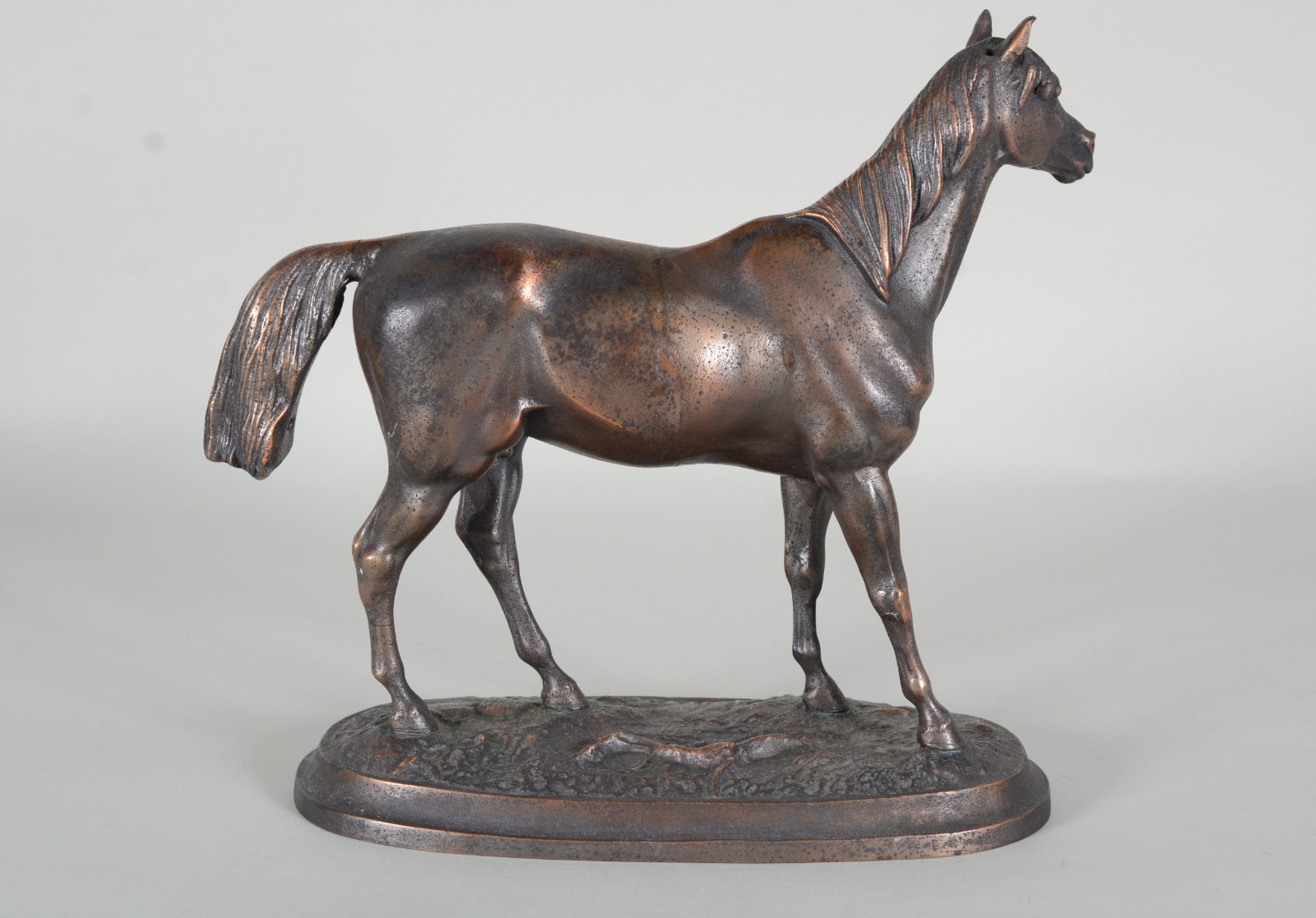 Escultura de metal representando Cavalo, assinado. - foto 4 de 8