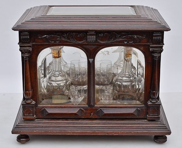 Conjunto com 4 licoreiras e 16 cálices acondicionados em estojo de... - foto 2 de 2