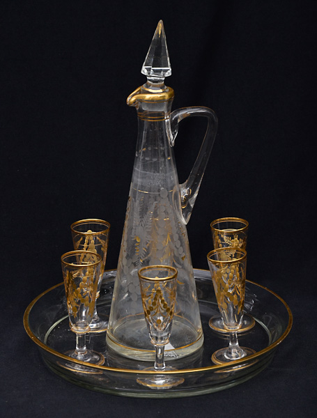 Licoreira com 6 copinhos e presentoir de cristal com gravações...