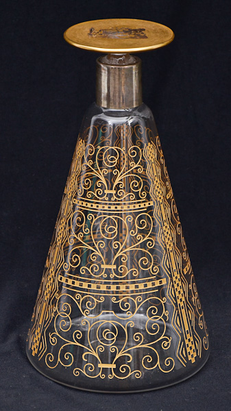 BACARAT - Licoreira de cristal frances com gravações em dourado...