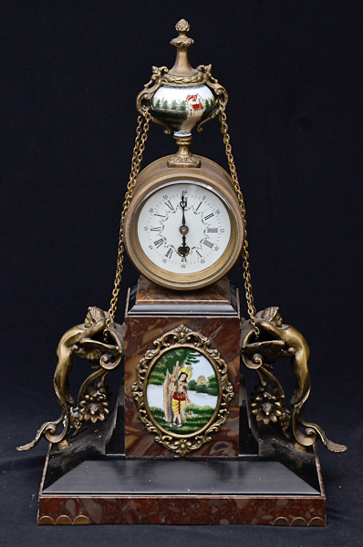Relógio italiano de mesa, de bronze com porcelana e mármore, laterais...