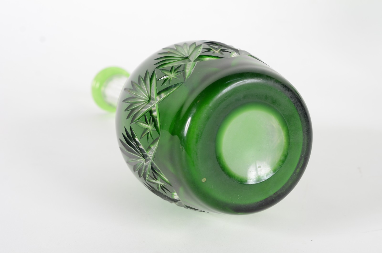 Garrafa e 3 taças para vinho de cristal doublé verde lapidado... - foto 7 de 9