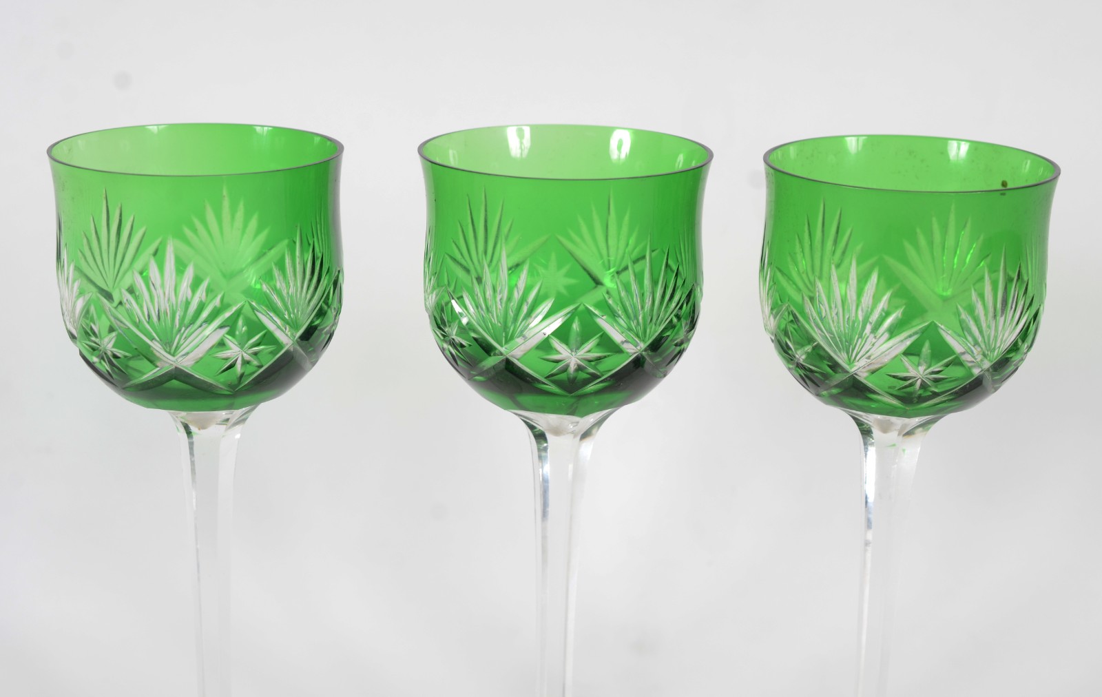 Garrafa e 3 taças para vinho de cristal doublé verde lapidado... - foto 9 de 9