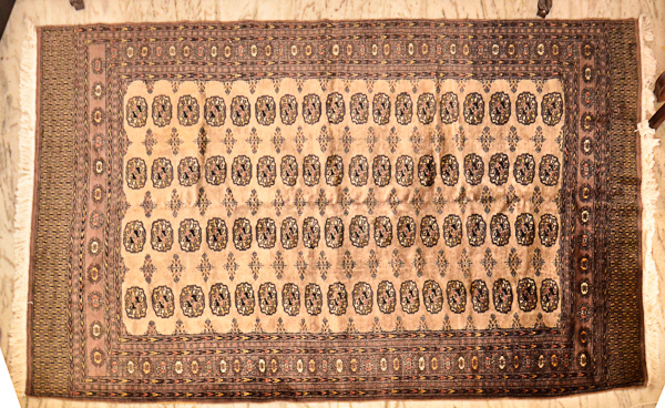 Tapete pakistan med. 2,30 x 1,54 m.
