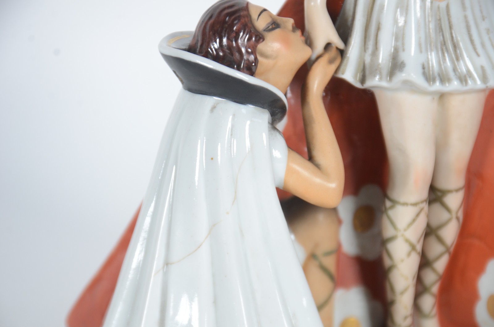 Duas peças diversas, sendo: rosto feminino de cerâmica japonesa... - foto 8 de 11
