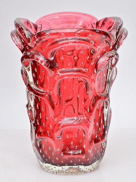 Vaso de murano italiano da década de 60, na cor rubi, alt. 29 cm.