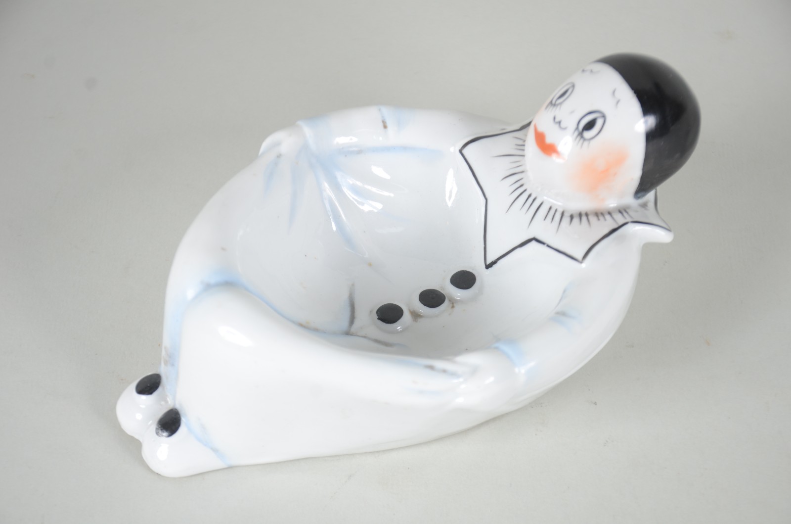Quatro peças diversas, sendo: 2 potes de porcelana Saler (um sem... - foto 7 de 11