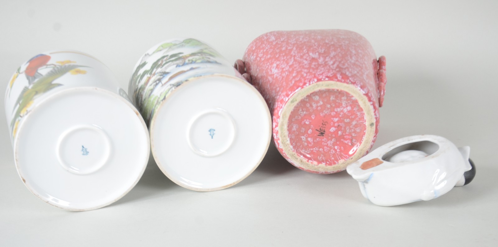 Quatro peças diversas, sendo: 2 potes de porcelana Saler (um sem... - foto 8 de 11