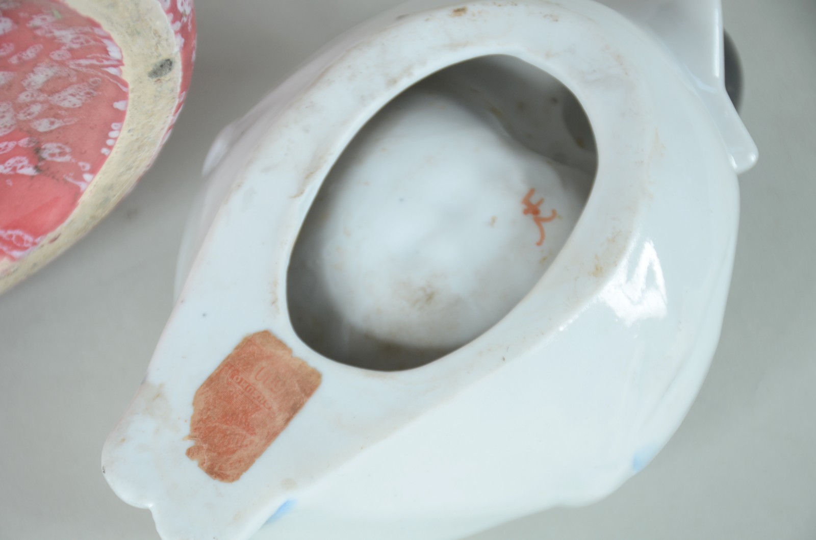 Quatro peças diversas, sendo: 2 potes de porcelana Saler (um sem... - foto 11 de 11