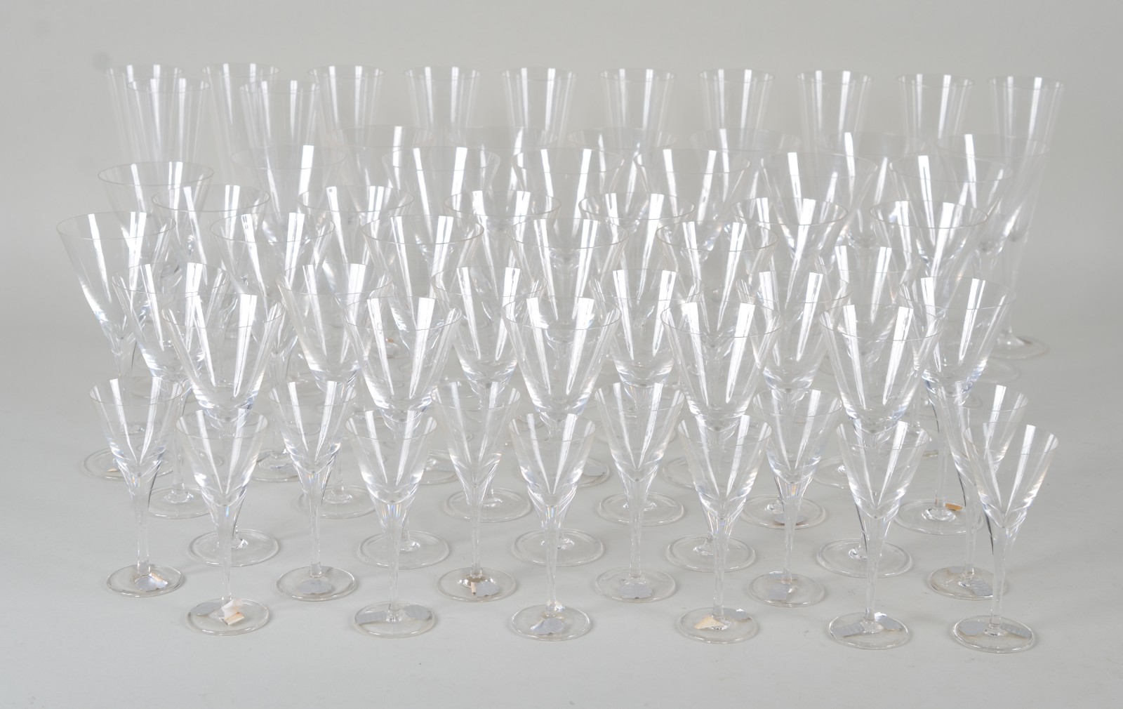 Serviço de cristal Hering composto de: 12 flutes para champagne, 12... - foto 1 de 4