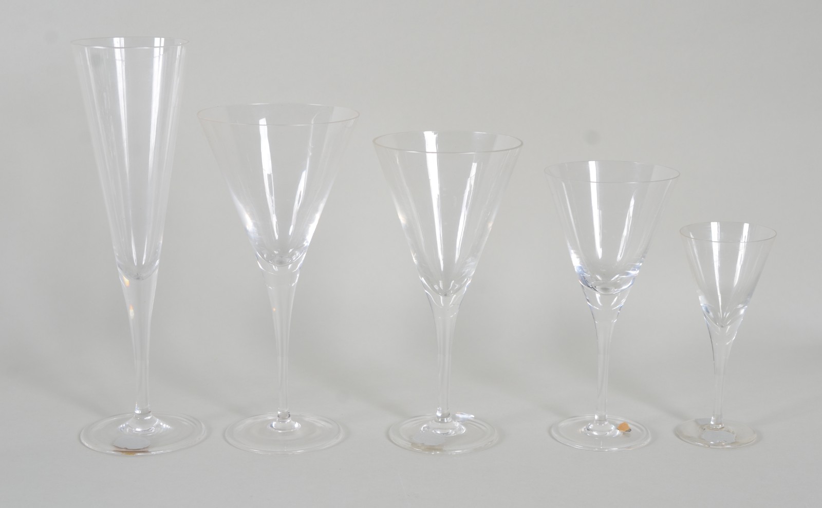 Serviço de cristal Hering composto de: 12 flutes para champagne, 12... - foto 2 de 4
