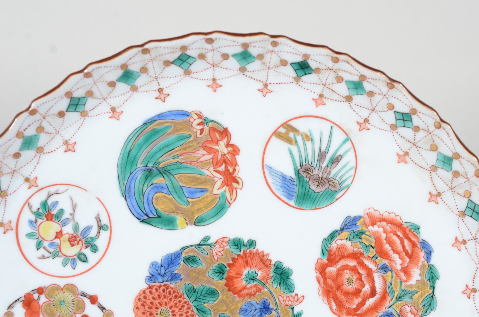 Serviço de jantar de porcelana oriental composto de: 9 pratos rasos... - foto 2 de 7
