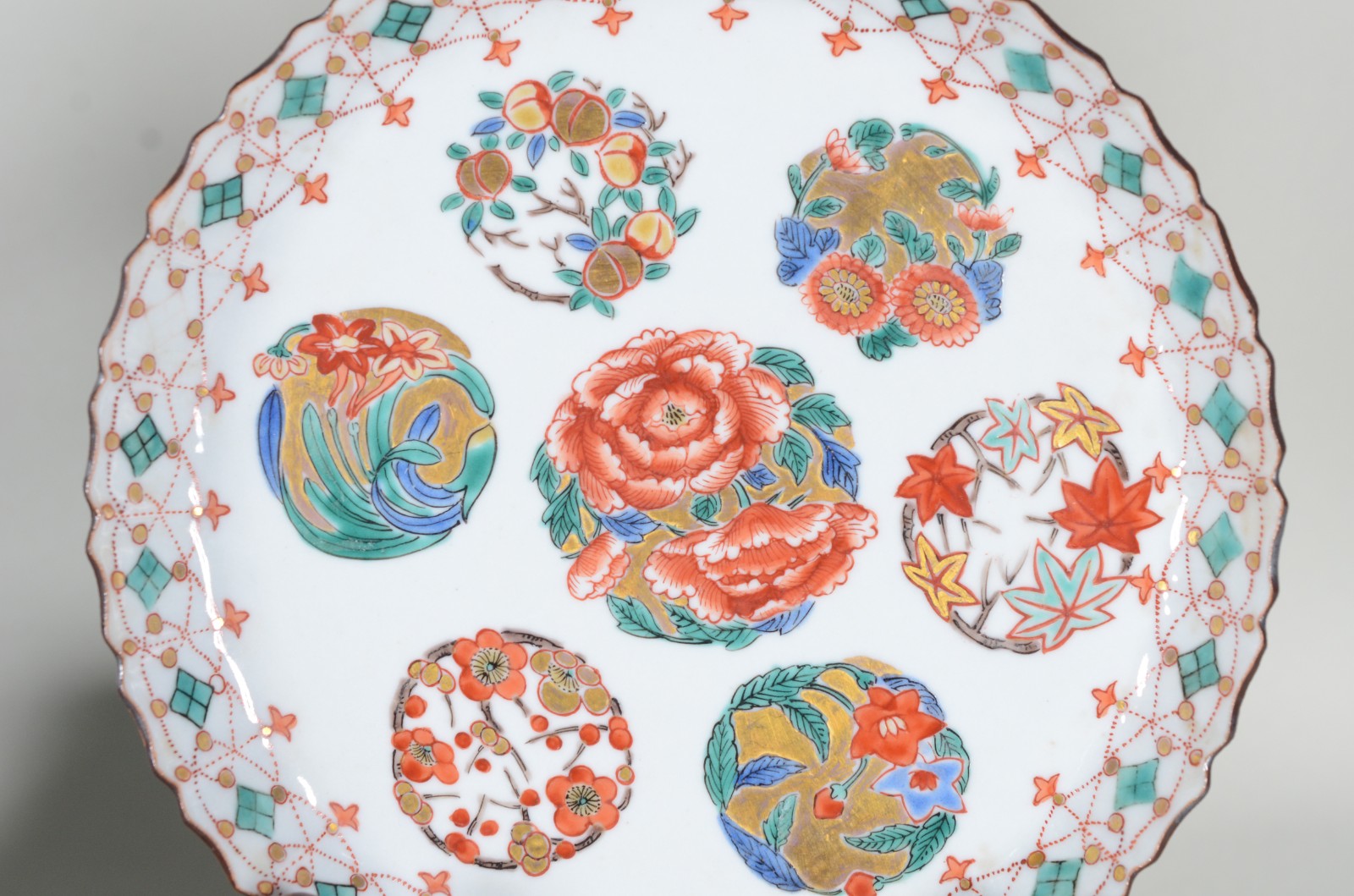 Serviço de jantar de porcelana oriental composto de: 9 pratos rasos... - foto 3 de 7