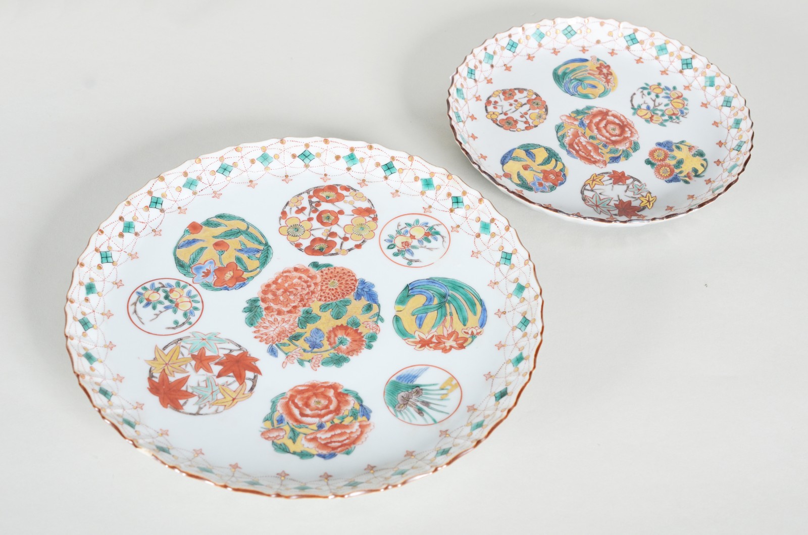 Serviço de jantar de porcelana oriental composto de: 9 pratos rasos... - foto 5 de 7