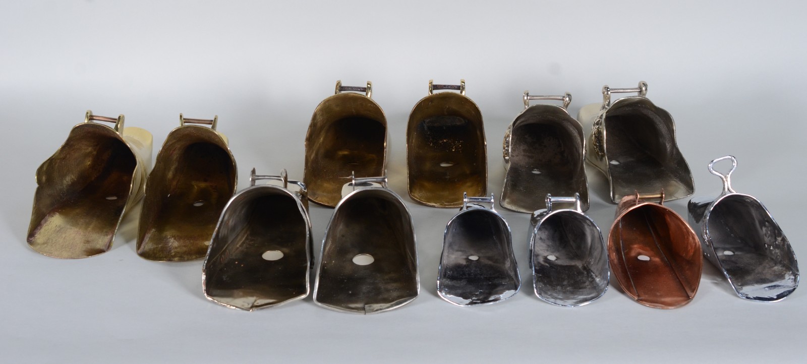Coleção com 12 sapatas diversas de metal. - foto 4 de 10
