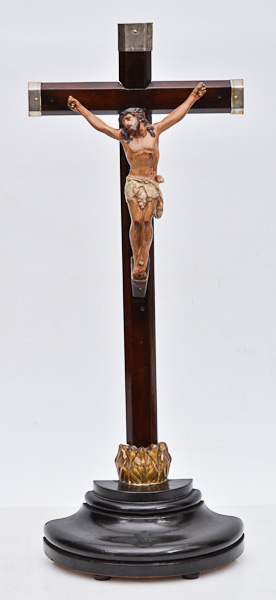 Antigo crucifixo de madeira nobre com figura de Cristo esculpida em...