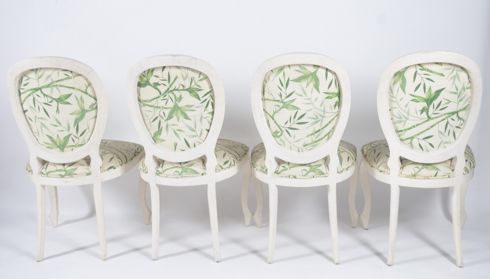 Seis cadeiras para sala de jantar de madeira pintada de branco... - foto 4 de 11