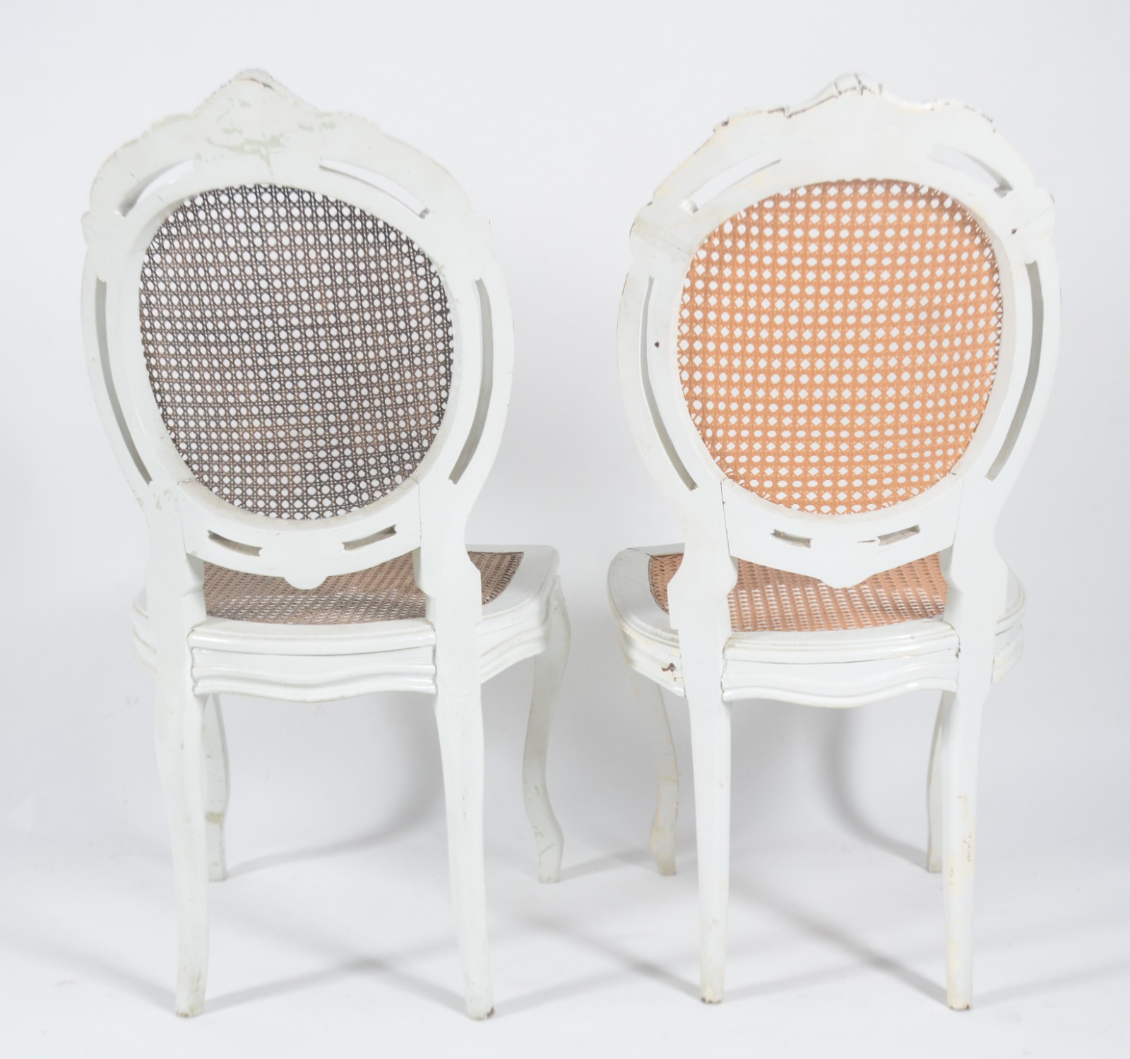 Seis cadeiras para sala de jantar de madeira pintada de branco... - foto 6 de 11