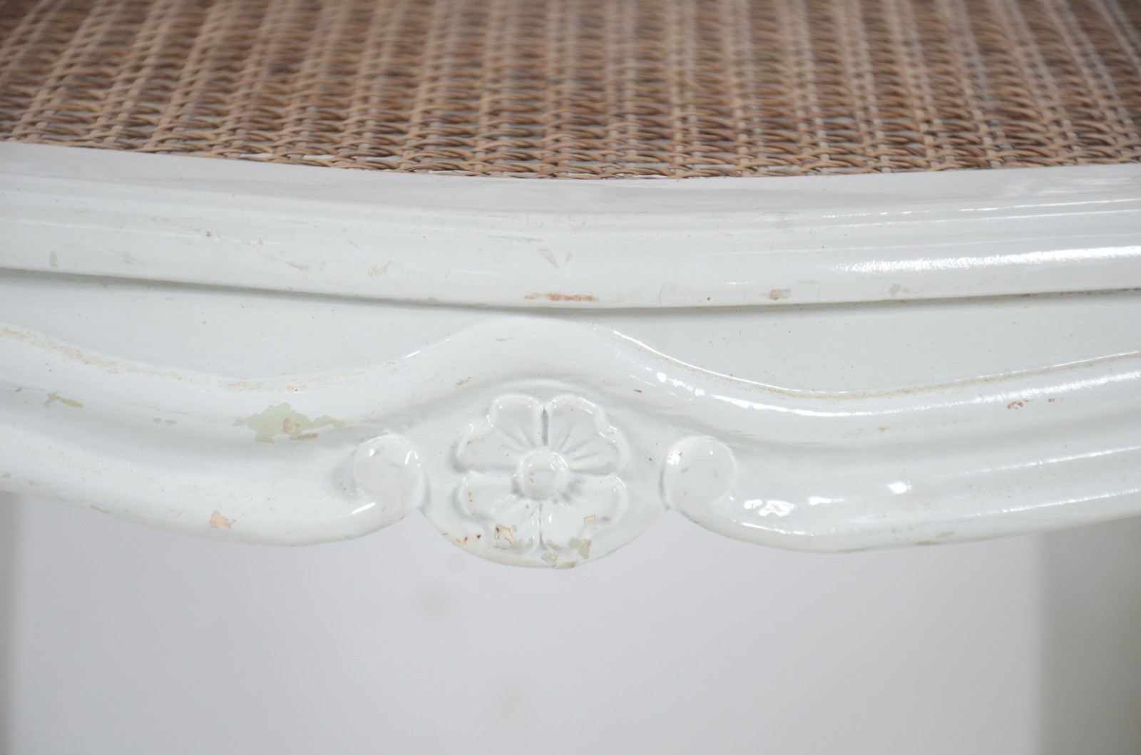 Seis cadeiras para sala de jantar de madeira pintada de branco... - foto 11 de 11