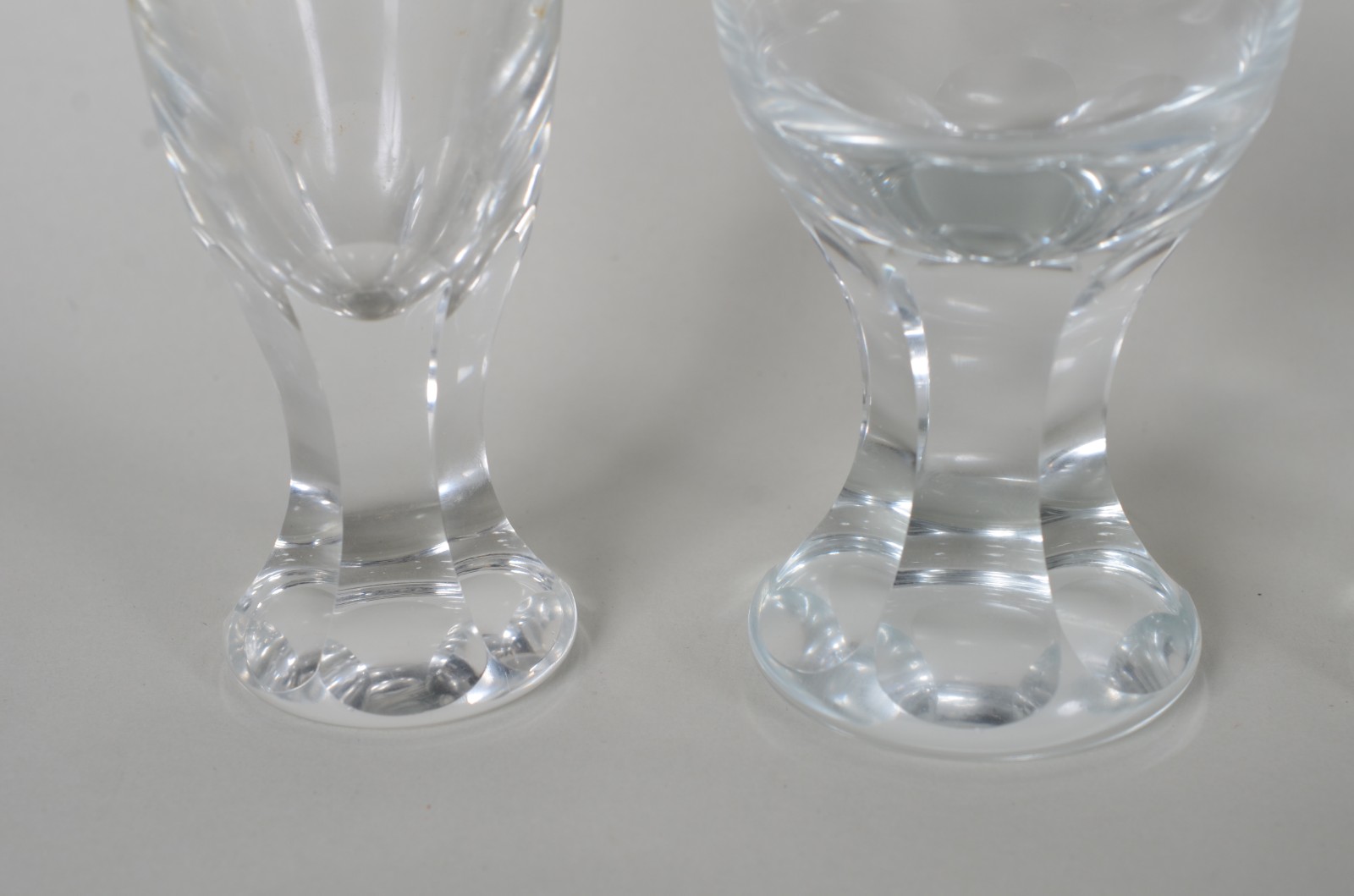 Serviço de cristal composto de: 12 flutes, 12 para água, 12 para... - foto 3 de 5