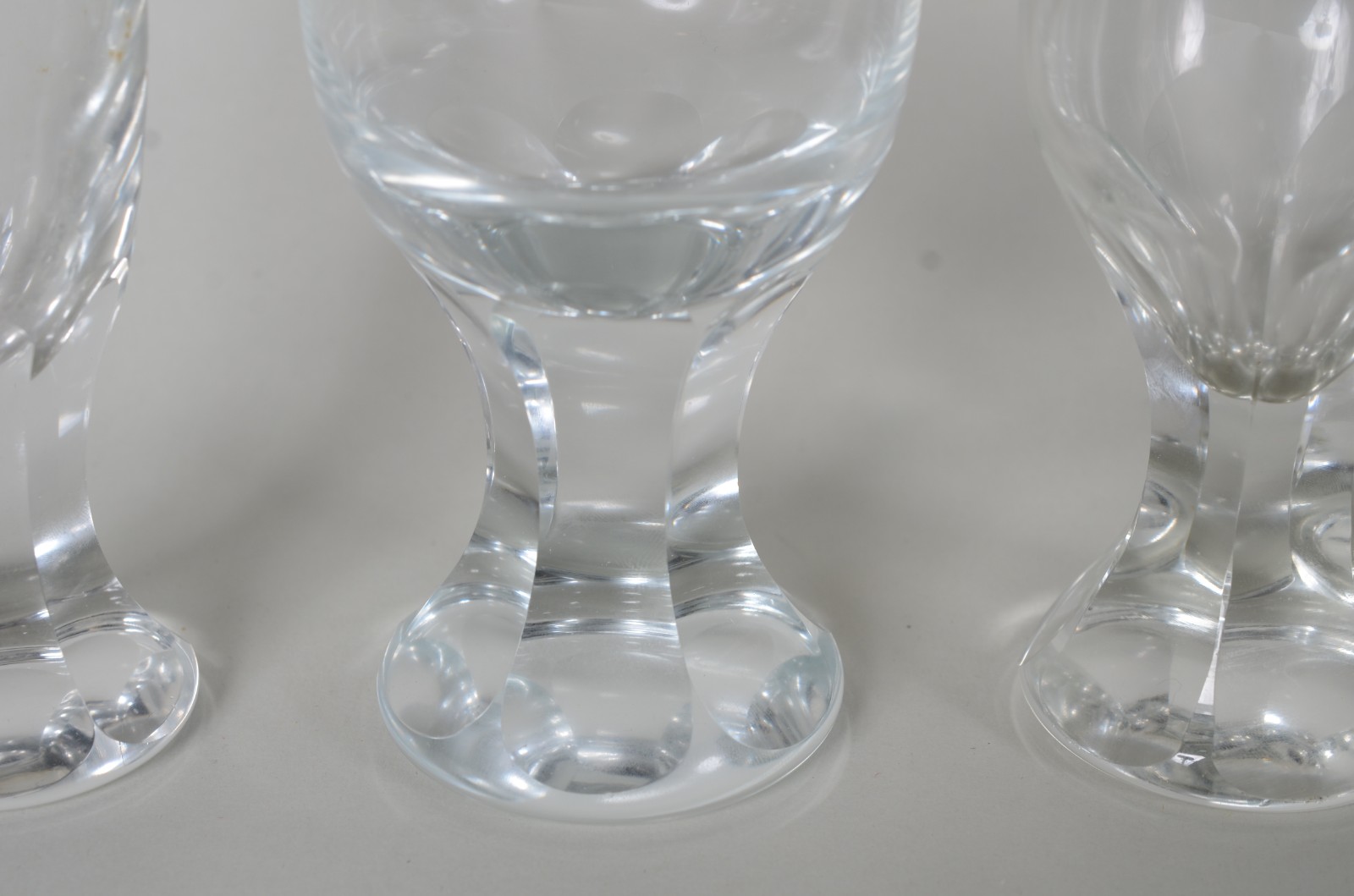 Serviço de cristal composto de: 12 flutes, 12 para água, 12 para... - foto 5 de 5