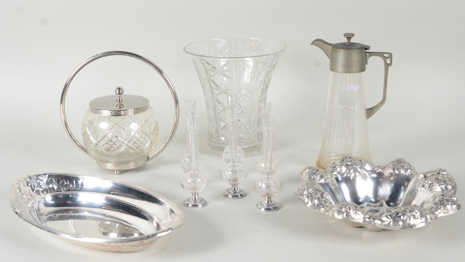 Onze peças de cristal e metal. - foto 1 de 11