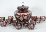 Poncheira com 12 canecas de cristal doublé rubi... - Poncheira com 12 canecas de cristal doublé rubi lapidado.