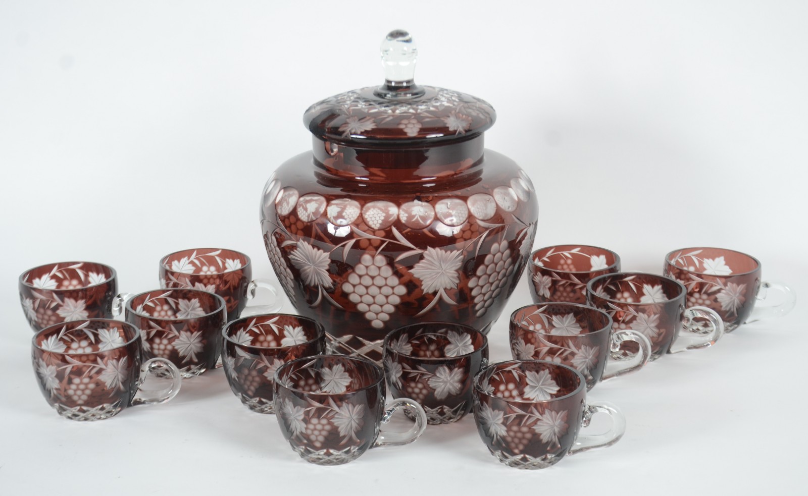 Poncheira com 12 canecas de cristal doublé rubi lapidado. - foto 1 de 10