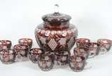 Poncheira com 12 canecas de cristal doublé rubi... - Poncheira com 12 canecas de cristal doublé rubi lapidado.