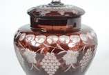 Poncheira com 12 canecas de cristal doublé rubi... - Poncheira com 12 canecas de cristal doublé rubi lapidado.