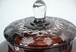 Poncheira com 12 canecas de cristal doublé rubi... - Poncheira com 12 canecas de cristal doublé rubi lapidado.