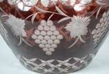 Poncheira com 12 canecas de cristal doublé rubi... - Poncheira com 12 canecas de cristal doublé rubi lapidado.