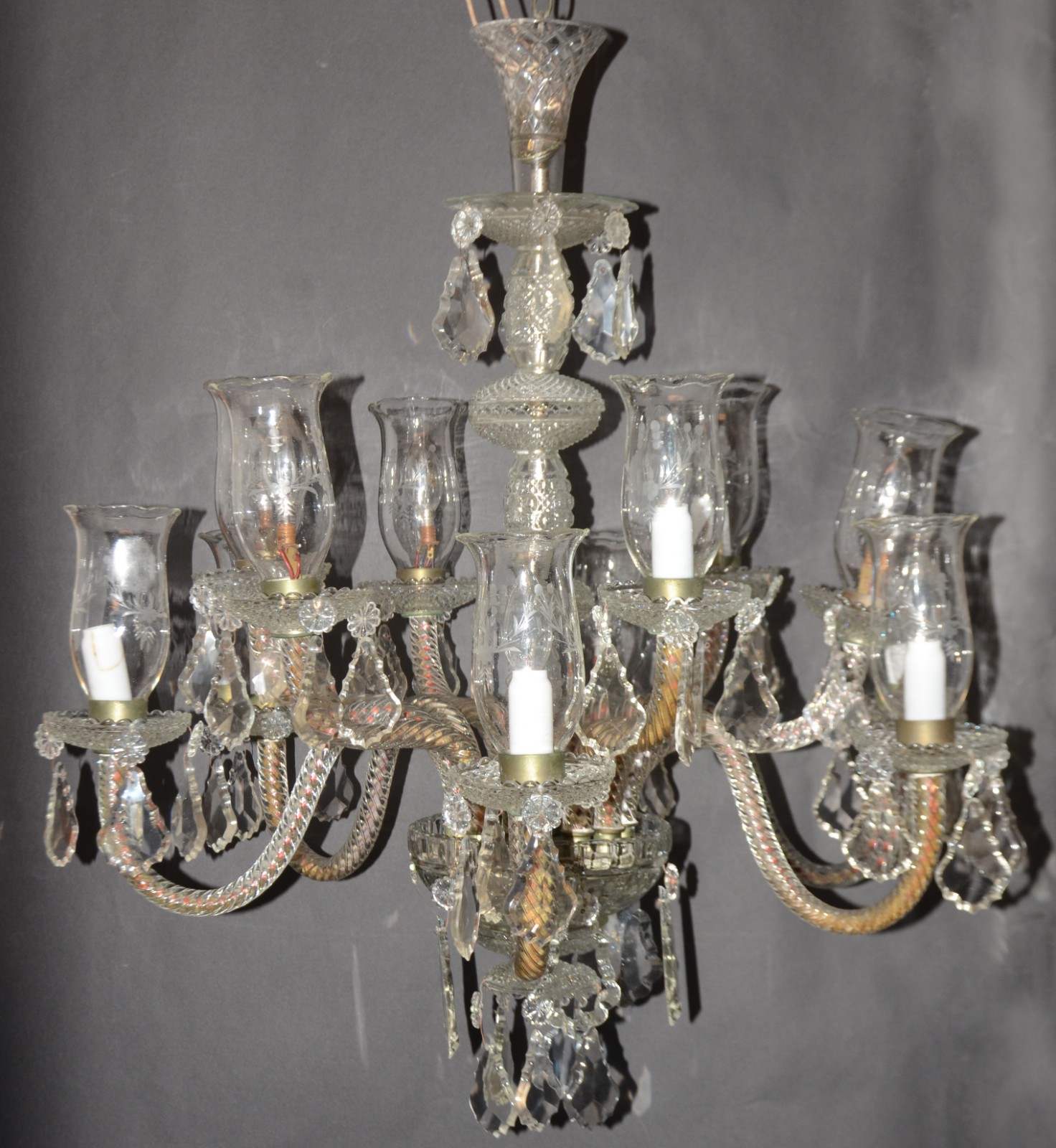 Belíssimo lustre de cristal para 12 luzes, placas lapidadas. (um... - foto 1 de 11