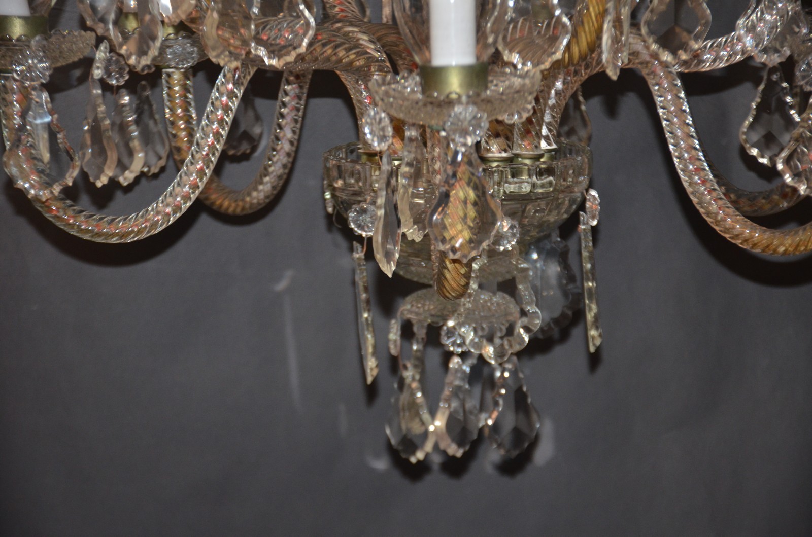 Belíssimo lustre de cristal para 12 luzes, placas lapidadas. (um... - foto 3 de 11