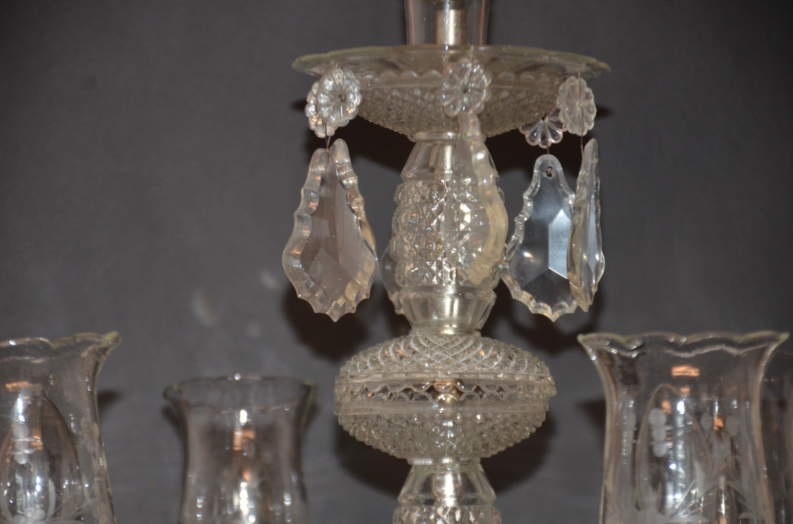 Belíssimo lustre de cristal para 12 luzes, placas lapidadas. (um... - foto 5 de 11