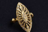 Anel de ouro 18 k com 33 brilhantes, peso 4,5 g. - Anel de ouro 18 k com 33 brilhantes, peso 4,5 g.