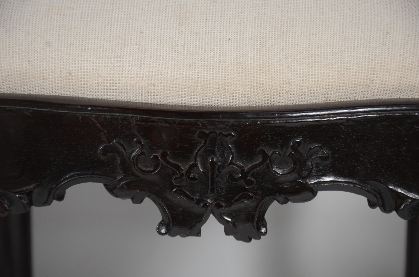 Conjunto com 8 cadeiras de madeira nobre para sala de jantar, estilo... - foto 3 de 5
