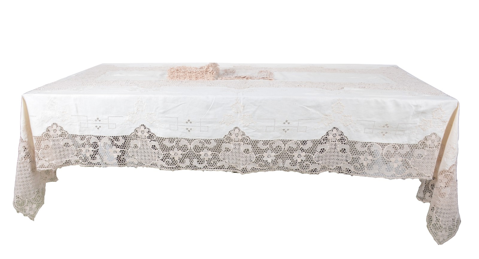 Toalha de mesa de linho com bordados. Acompanham 12 guardanapos. Com... - foto 2 de 10