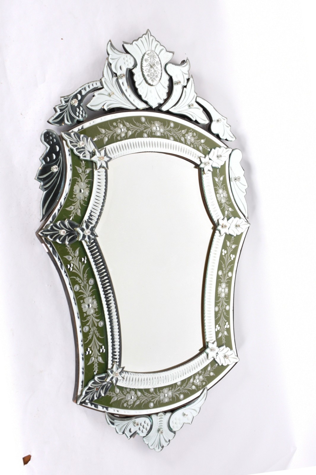Espelho veneziano de cristal bisotado, moldura espelhada e contorno... - foto 2 de 6