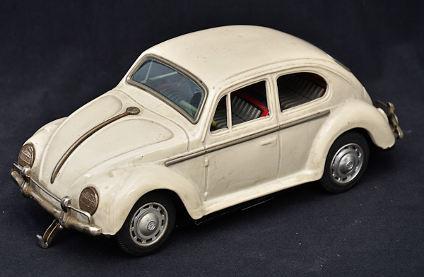 Miniatura de carro Volkswagen "Fusca", de metal pintado...