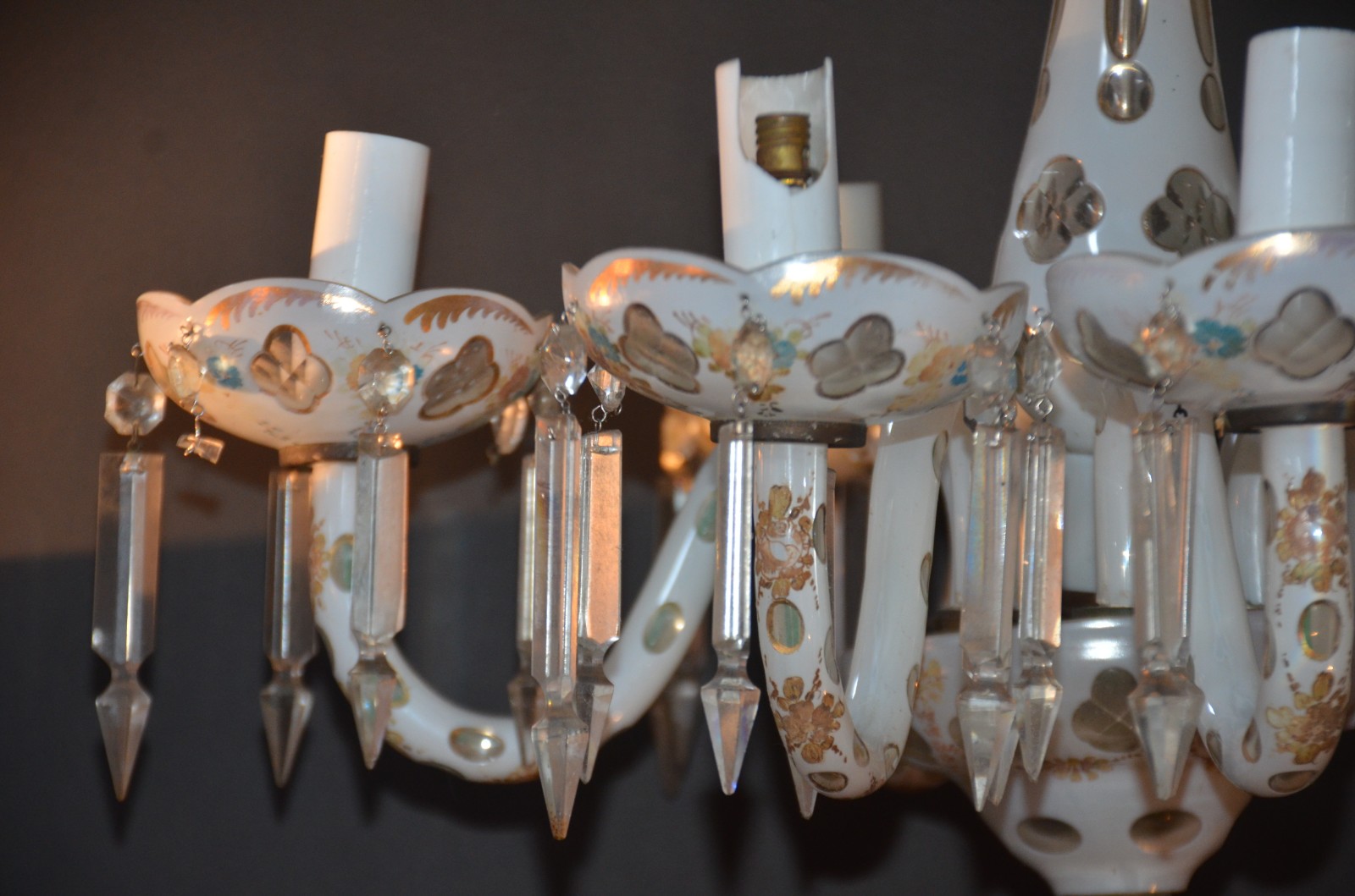 Lustre de cristal de overlay branco para 6 luzes, pequenas flores em... - foto 4 de 7