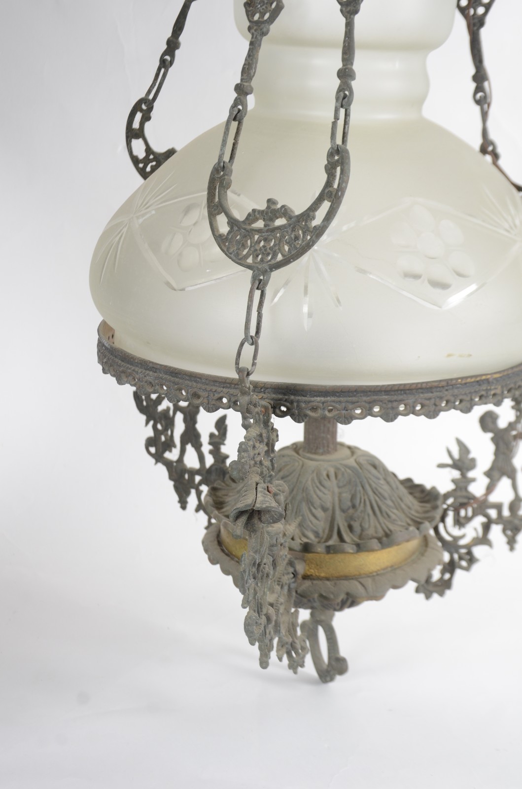 Lustre de metal com cúpula de vidro lapidado. - foto 5 de 6