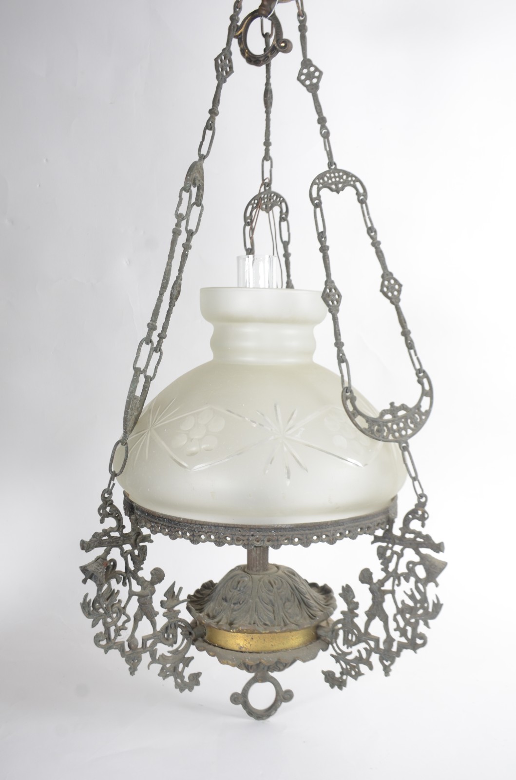 Lustre de metal com cúpula de vidro lapidado. - foto 1 de 6