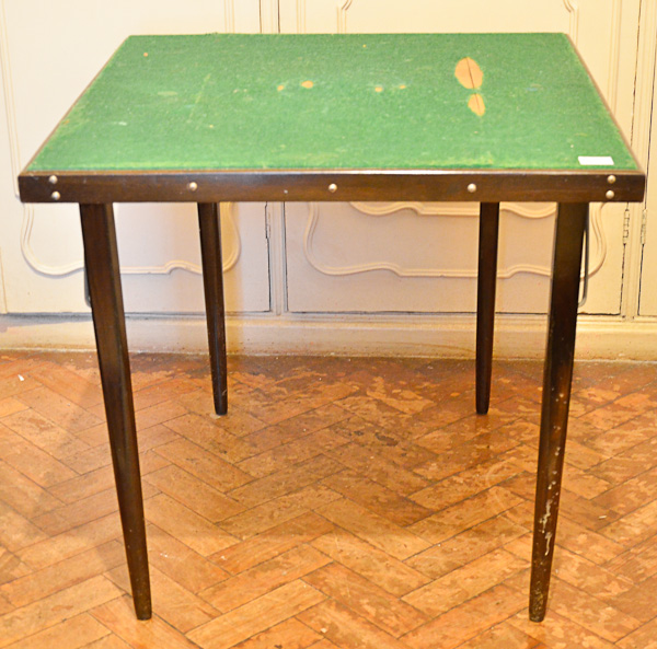 Mesa de jogo desmontável med. 80 x 75 alt.68, tampo de feltro verde...